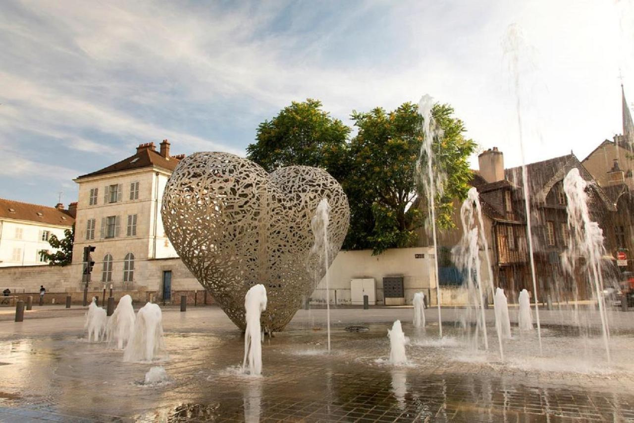 Domaine De La Foret D'Orient, Logis Hotel, Restaurant, Spa Et Golf Rouilly-Sacey Luaran gambar