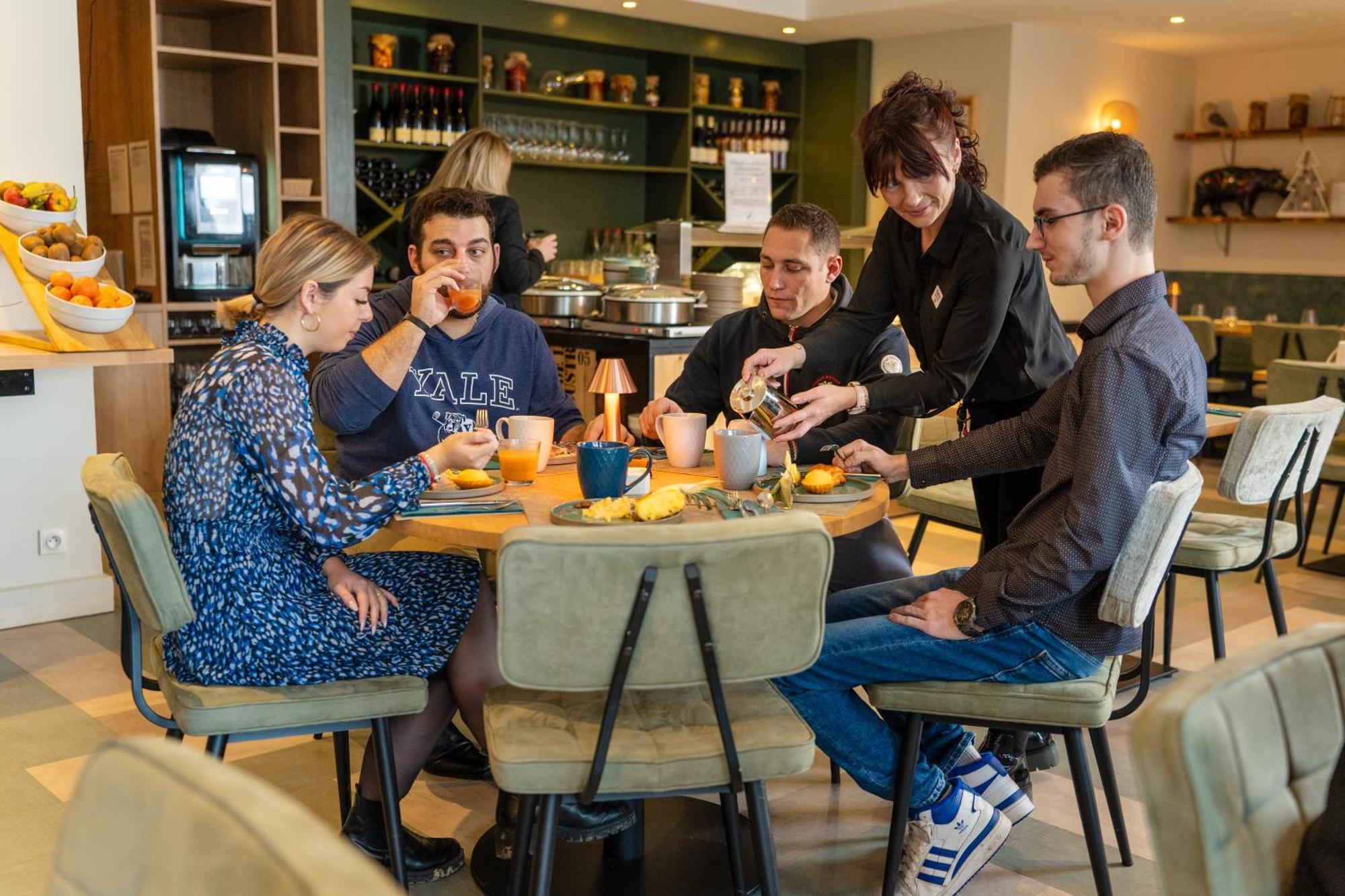 Domaine De La Foret D'Orient, Logis Hotel, Restaurant, Spa Et Golf Rouilly-Sacey Luaran gambar