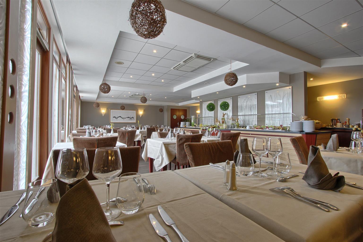 Domaine De La Foret D'Orient, Logis Hotel, Restaurant, Spa Et Golf Rouilly-Sacey Luaran gambar